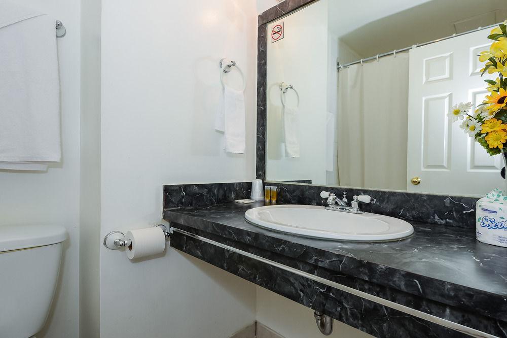 Ottawa Inn Hotel Экстерьер фото